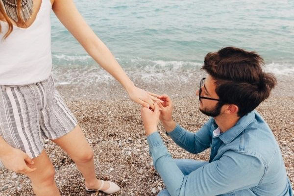 what makes a man commit and fall in love