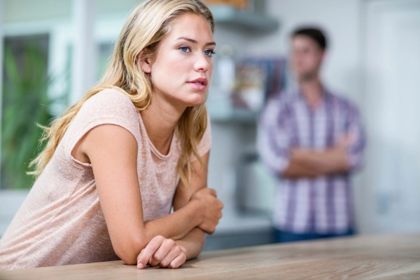 low self-esteem in a relationship symptoms