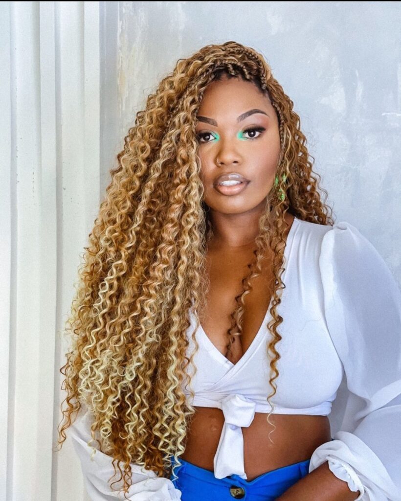 beautiful black woman with long blonde boho knotless braids