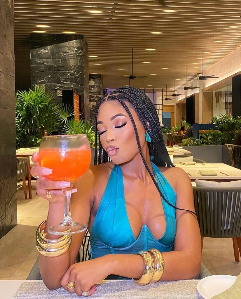 beautiful black woman in restaurant with medium box braids